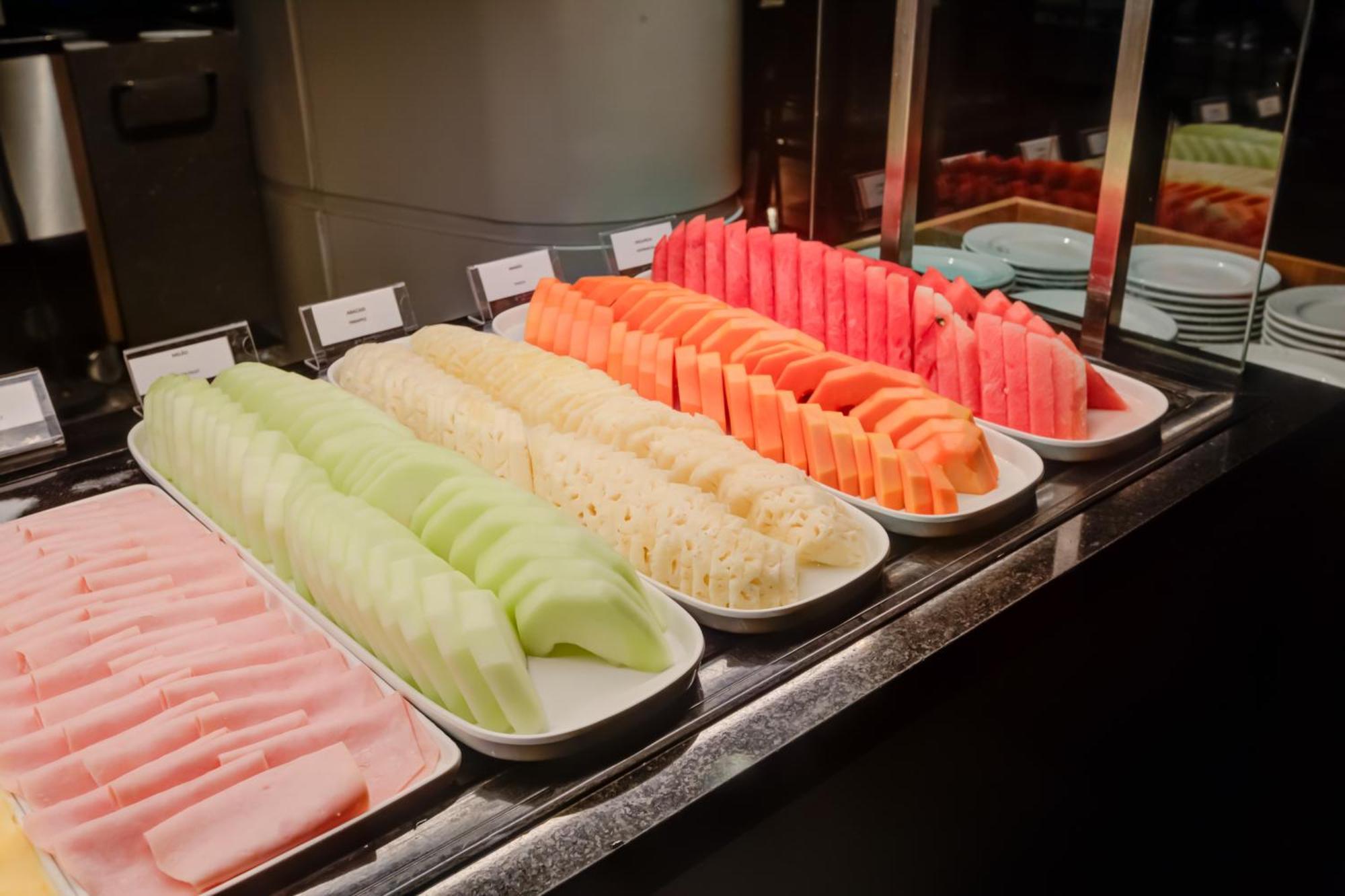 Radisson Sao Paulo Paulista Hotel ภายนอก รูปภาพ Fruit salad