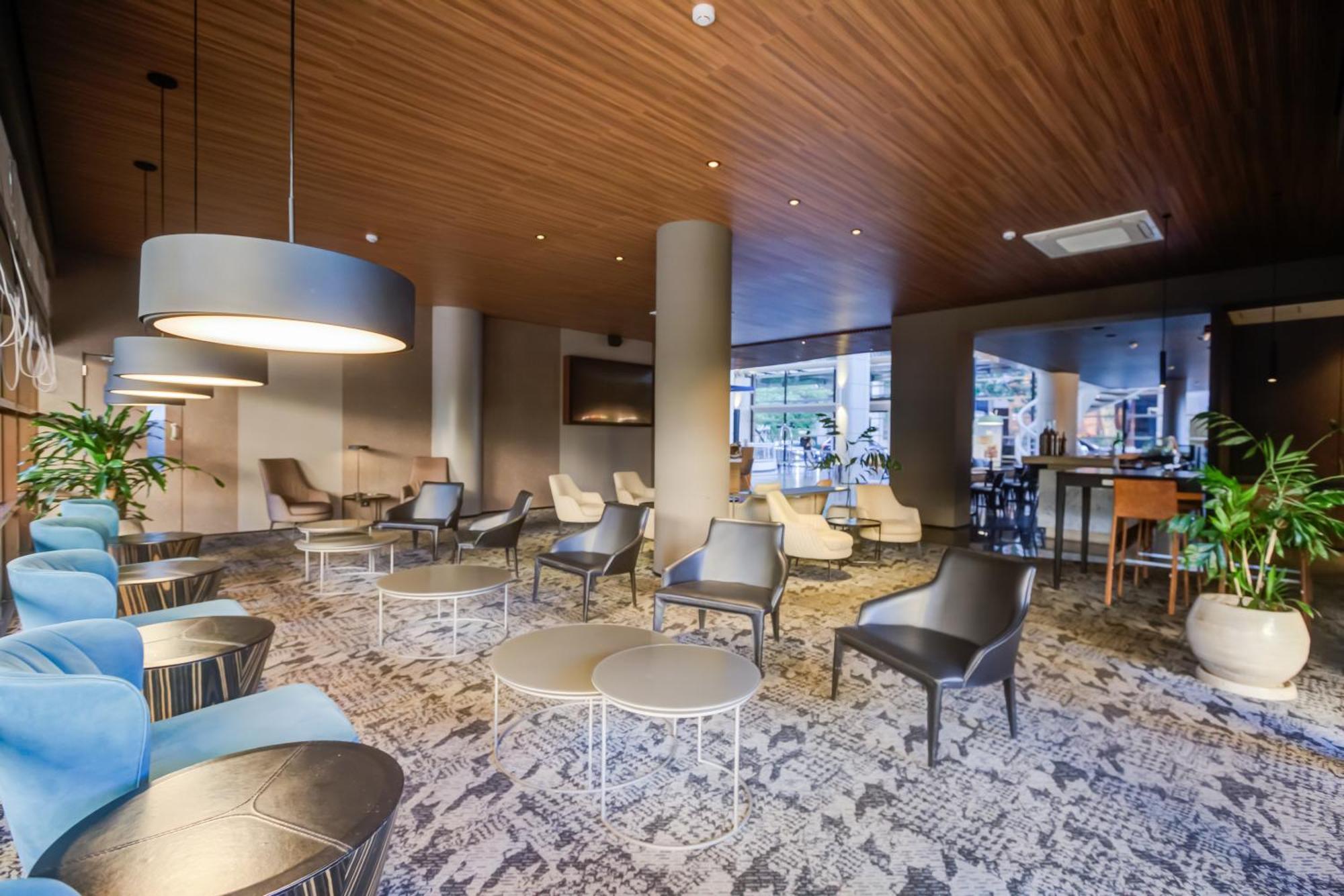Radisson Sao Paulo Paulista Hotel ภายนอก รูปภาพ The lounge at the airport