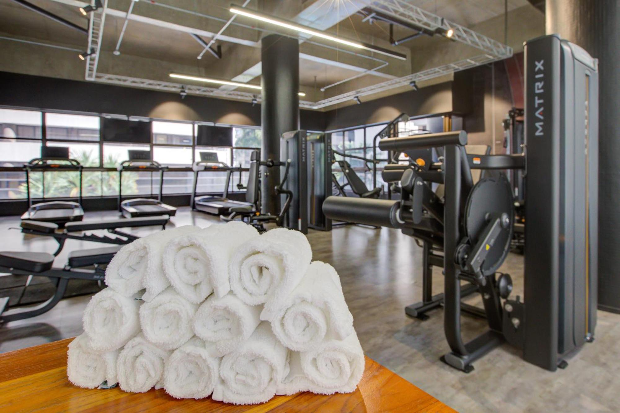 Radisson Sao Paulo Paulista Hotel ภายนอก รูปภาพ Towels at a gym