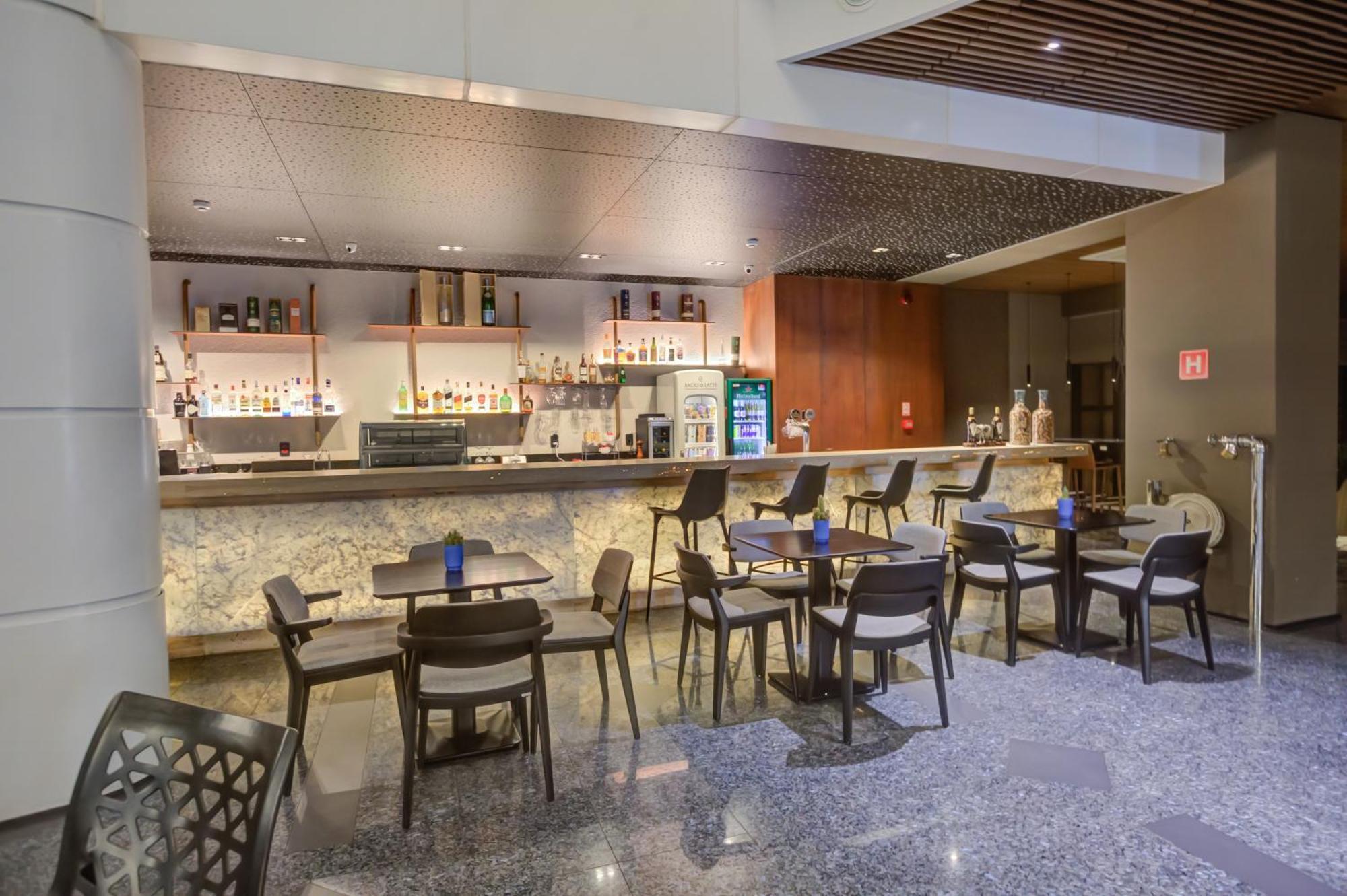 Radisson Sao Paulo Paulista Hotel ภายนอก รูปภาพ The lounge at Newark Airport