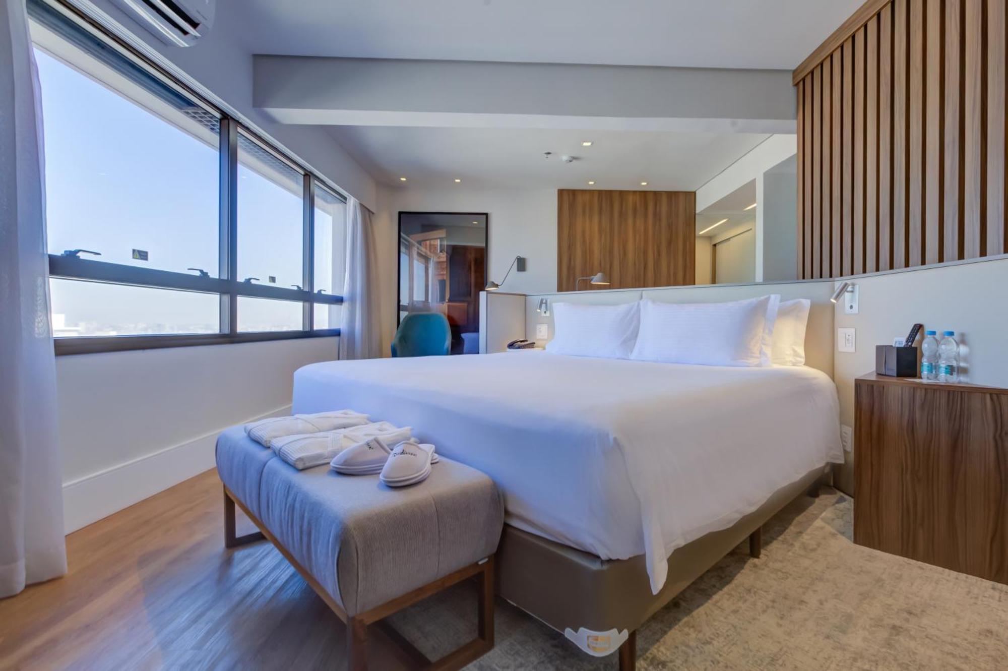 Radisson Sao Paulo Paulista Hotel ภายนอก รูปภาพ A bedroom at the hotel