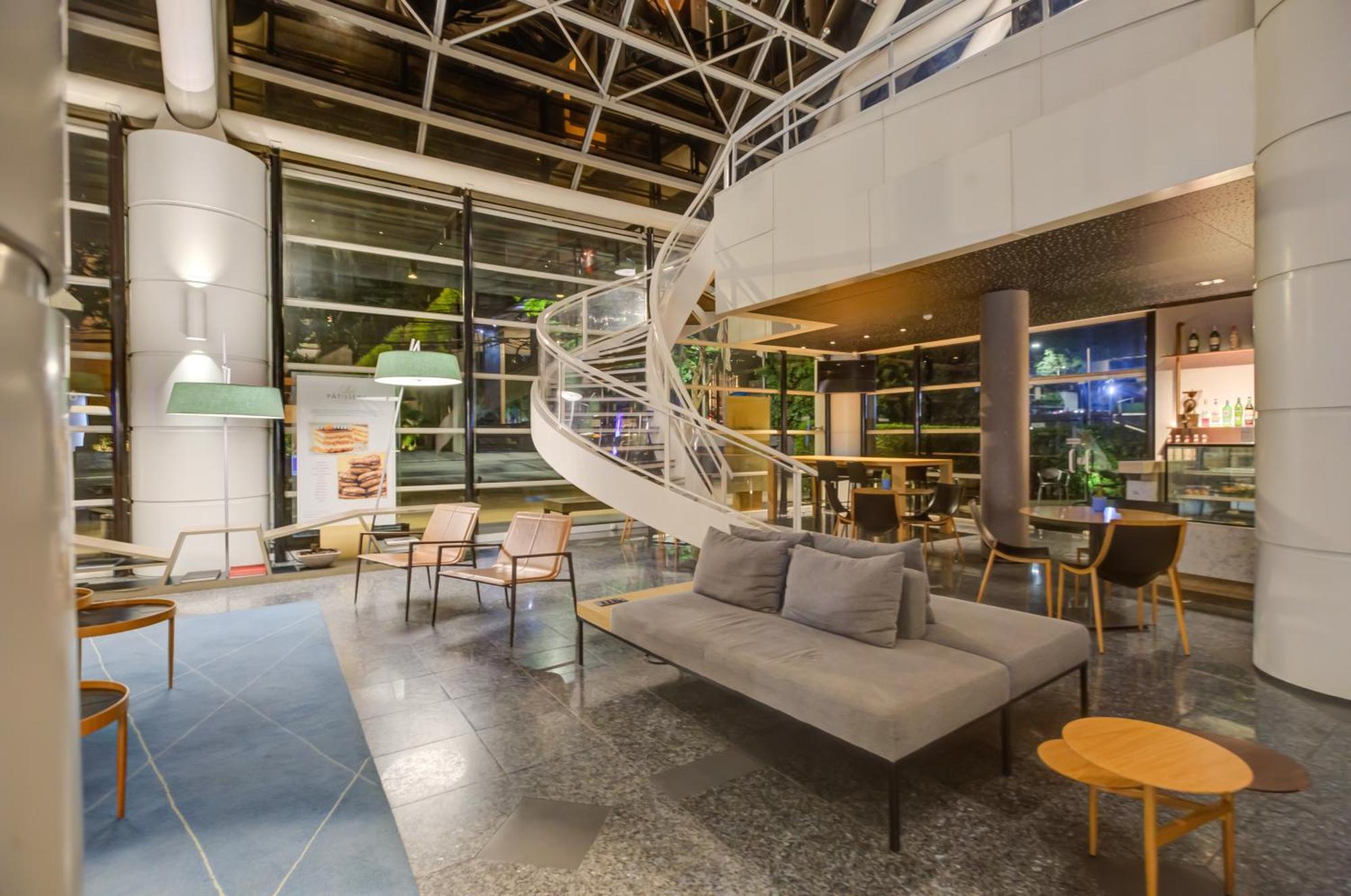 Radisson Sao Paulo Paulista Hotel ภายนอก รูปภาพ The interior of the library