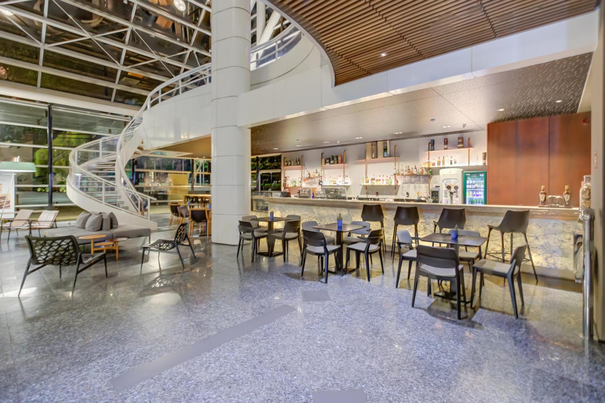 Radisson Sao Paulo Paulista Hotel ภายนอก รูปภาพ The lounge at the airport