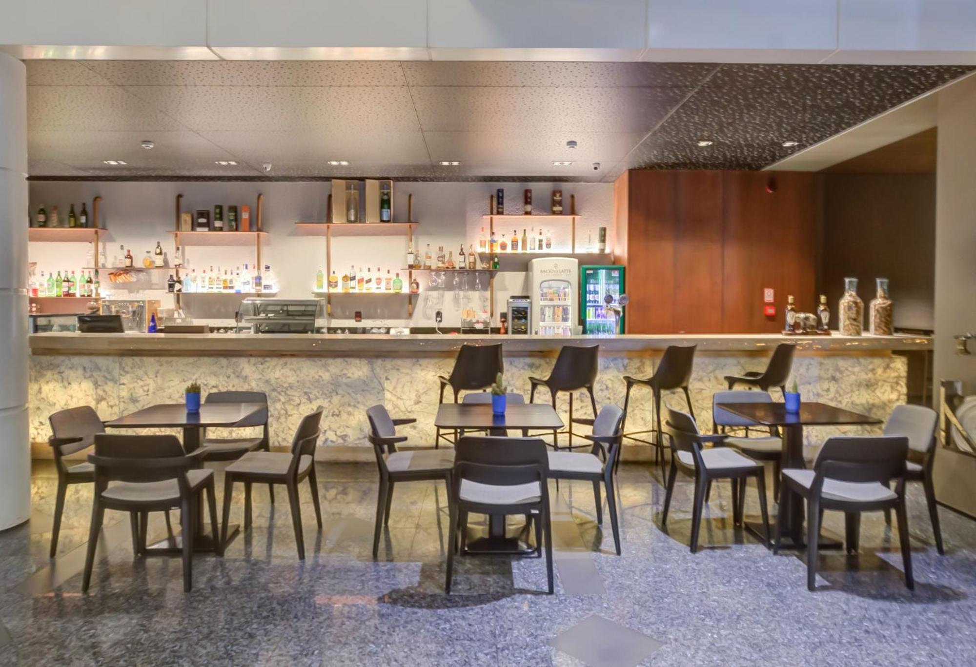 Radisson Sao Paulo Paulista Hotel ภายนอก รูปภาพ The bar at the lounge