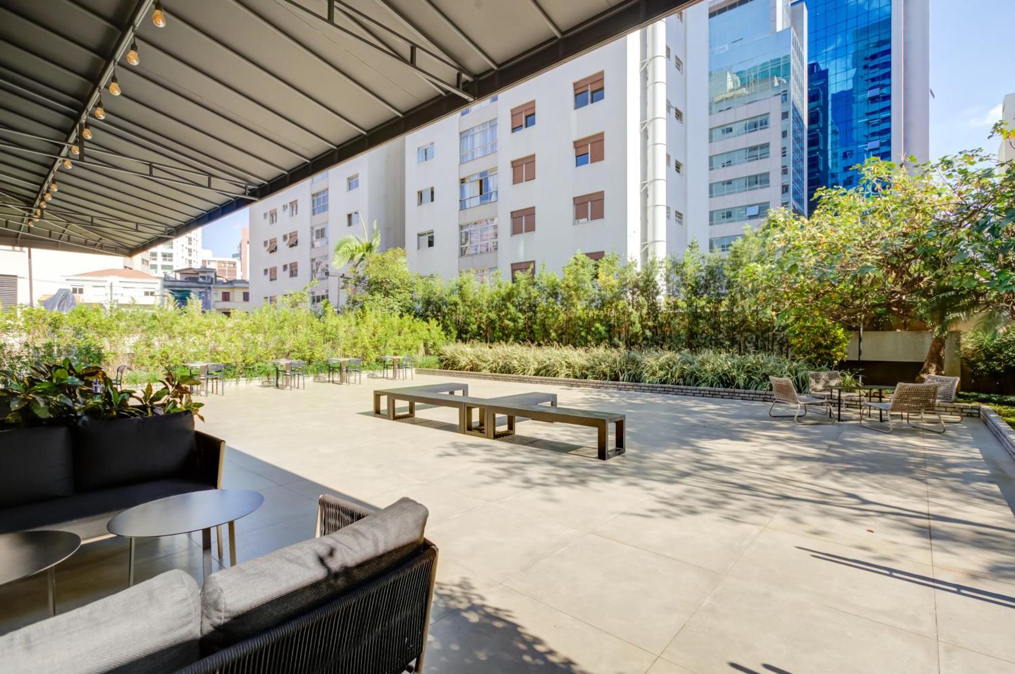 Radisson Sao Paulo Paulista Hotel ภายนอก รูปภาพ The courtyard at the hotel