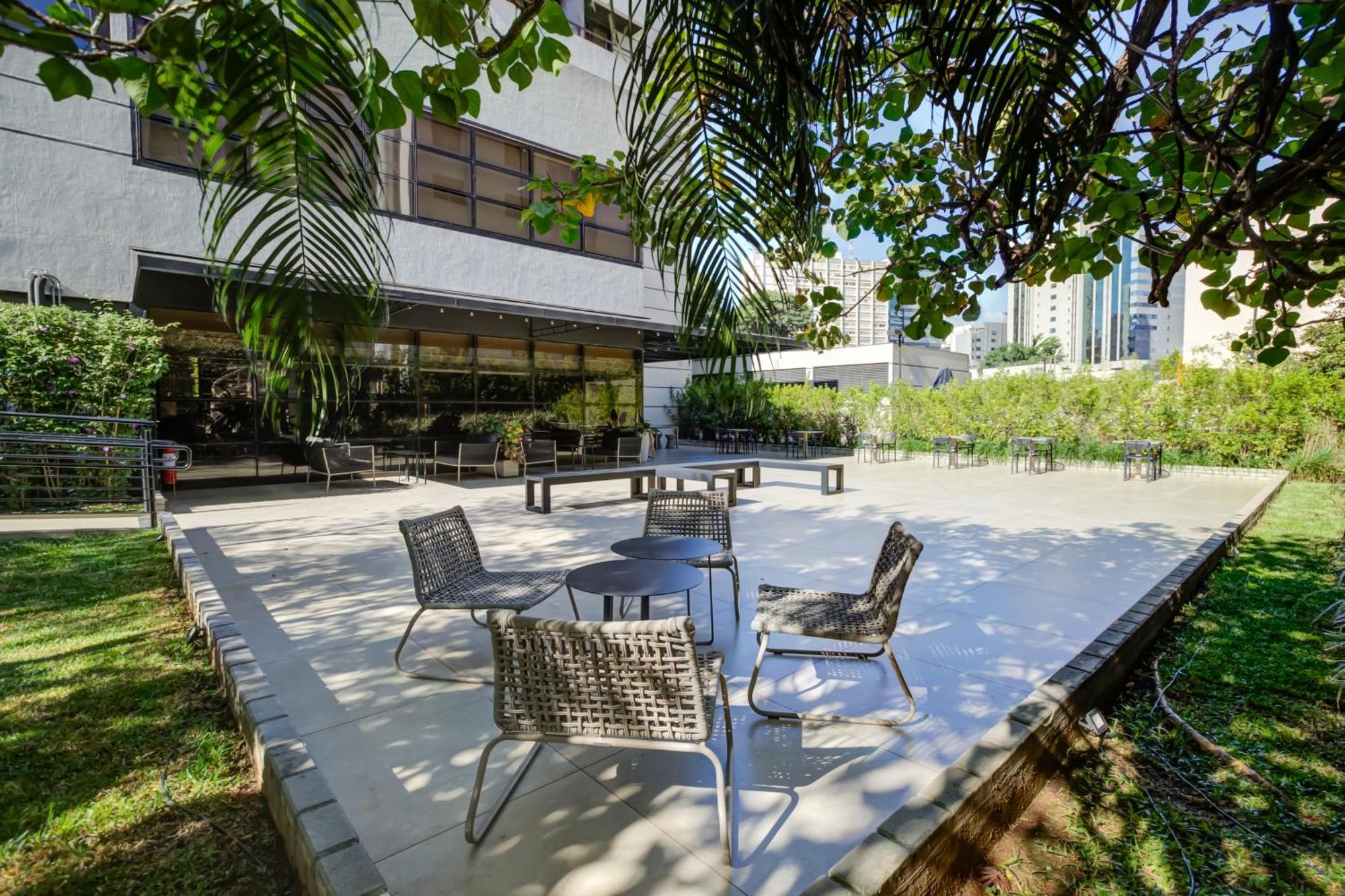 Radisson Sao Paulo Paulista Hotel ภายนอก รูปภาพ The courtyard of the library